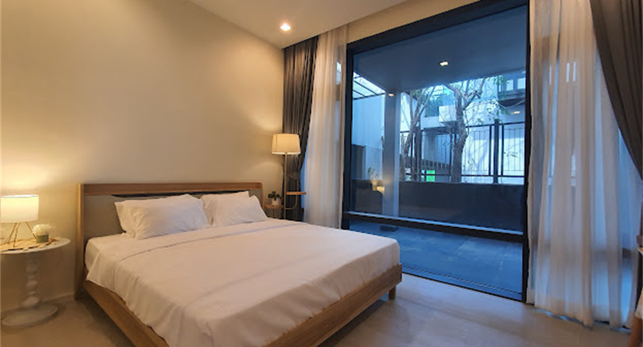 For rent 3 bedrooms condo in Watthana, Bangkok