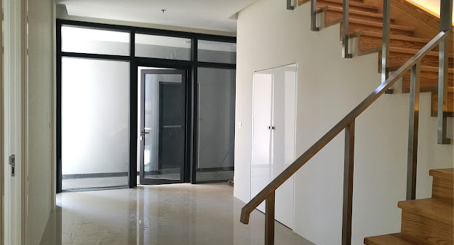 For rent 3 bedrooms condo in Watthana, Bangkok