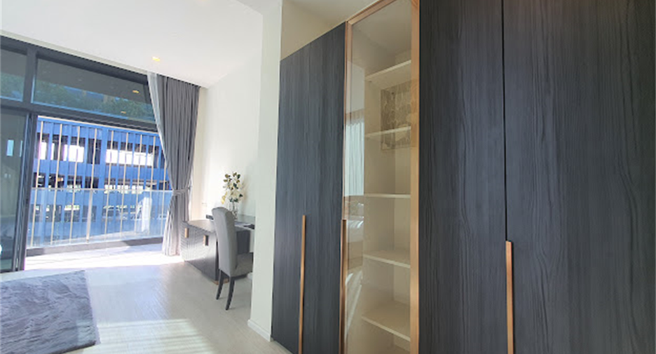 For rent 3 bedrooms condo in Watthana, Bangkok