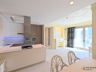 For rent 2 bedrooms condo in Pathum Wan, Bangkok