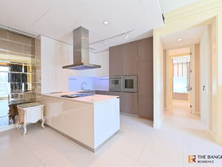 For rent 2 bedrooms condo in Pathum Wan, Bangkok