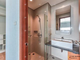 For rent 2 bedrooms condo in Khlong San, Bangkok