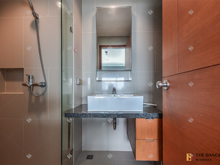 For rent 2 bedrooms condo in Khlong San, Bangkok