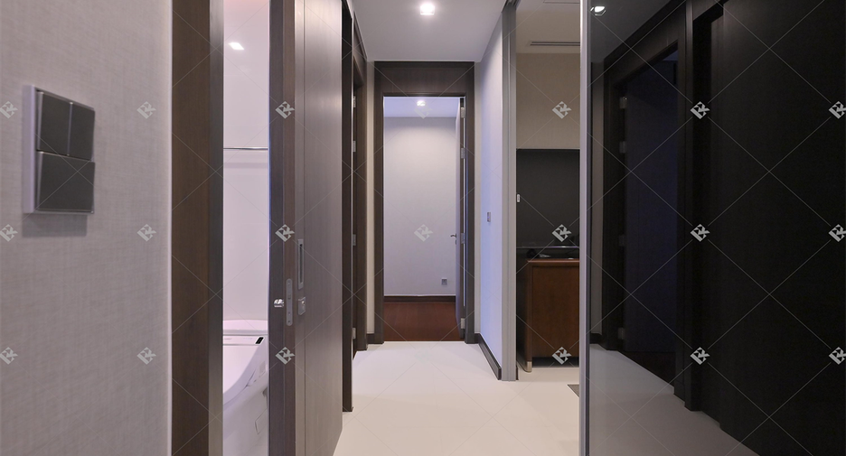 For rent 2 bedrooms condo in Khlong Toei, Bangkok