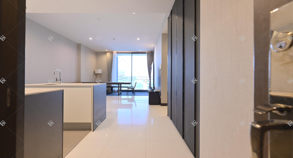 For rent 2 bedrooms condo in Khlong Toei, Bangkok