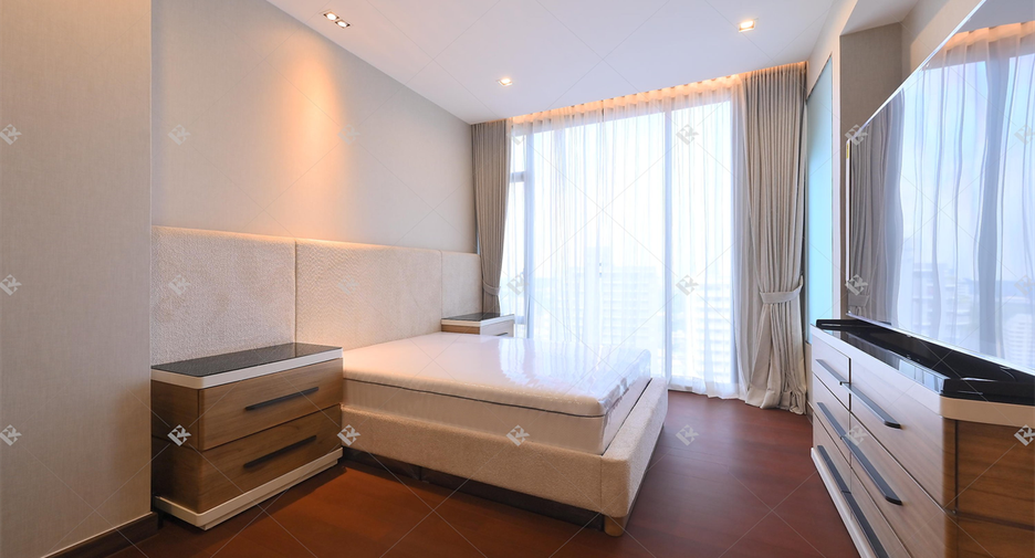 For rent 2 bedrooms condo in Khlong Toei, Bangkok