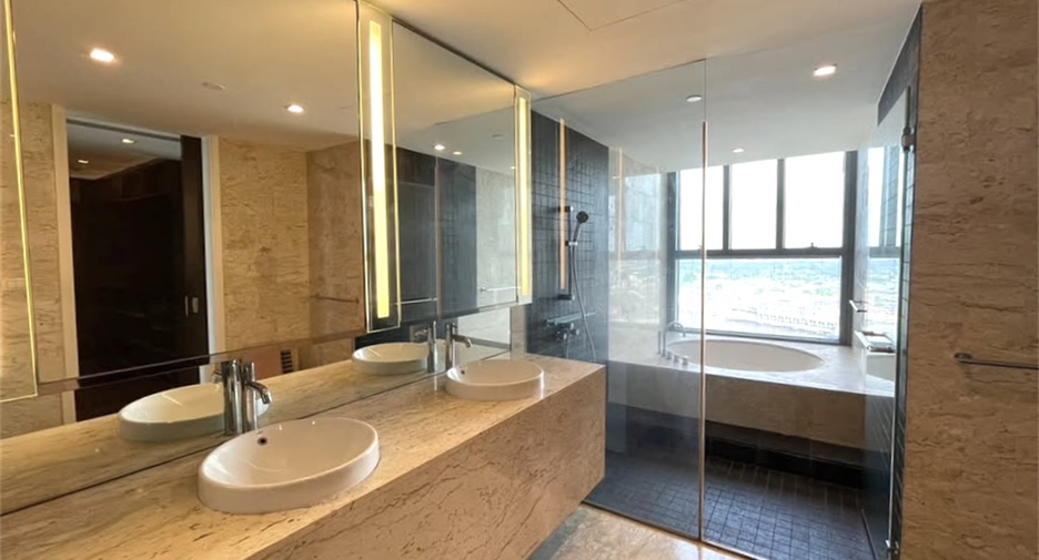 Condo en alquiler de 3 habitaciones en Yan Nawa, Bangkok