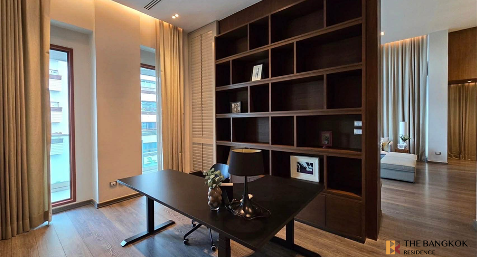 Condo en alquiler de 3 habitaciones en Khlong Toei, Bangkok