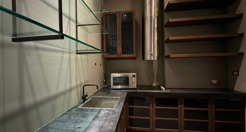 Condo en alquiler de 3 habitaciones en Khlong Toei, Bangkok