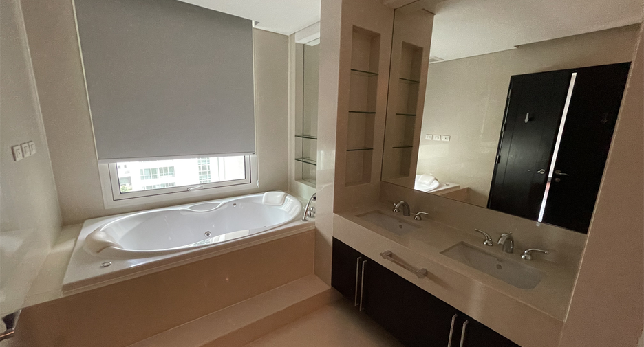 Wohnung zur Miete mit 3 Zimmer in Pathum Wan, Bangkok