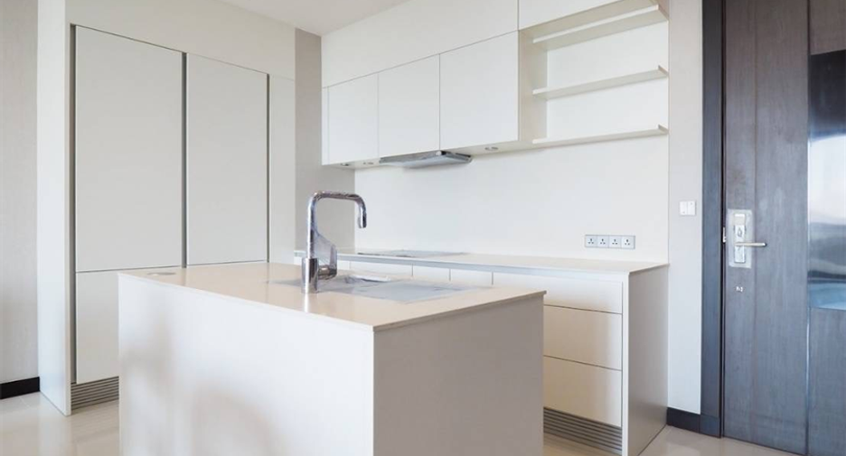 Condo en alquiler de 3 habitaciones en Khlong Toei, Bangkok