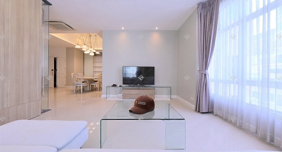 For rent 2 bedrooms condo in Pathum Wan, Bangkok