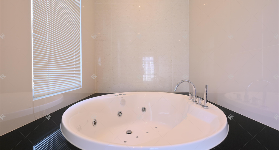 For rent 2 bedrooms condo in Pathum Wan, Bangkok
