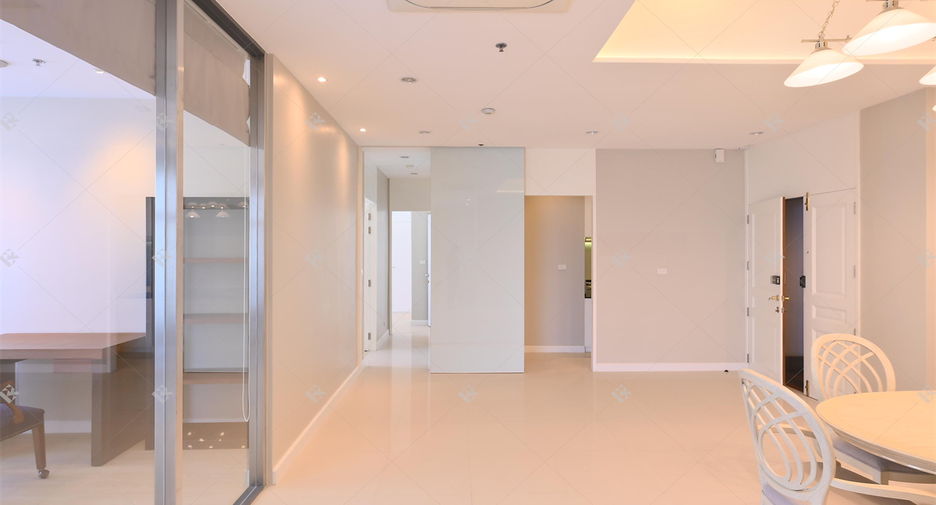 For rent 2 bedrooms condo in Pathum Wan, Bangkok