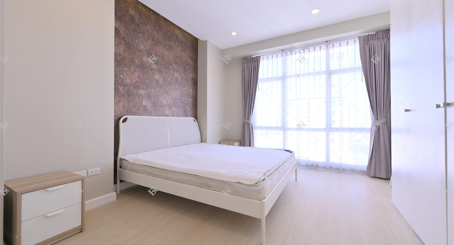 For rent 2 bedrooms condo in Pathum Wan, Bangkok