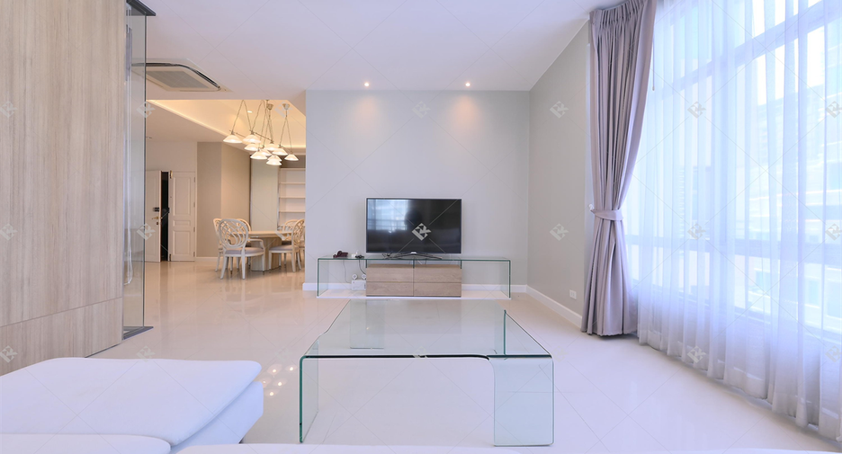 For rent 2 bedrooms condo in Pathum Wan, Bangkok