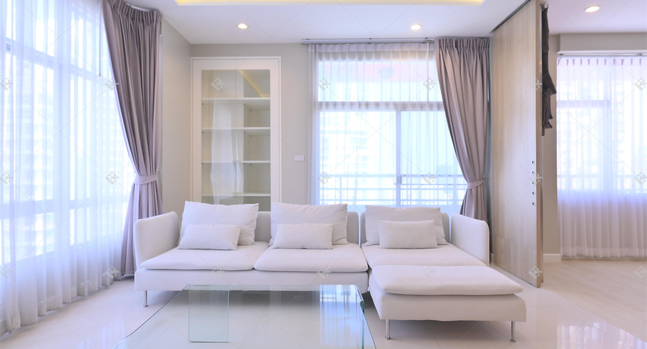 For rent 2 bedrooms condo in Pathum Wan, Bangkok
