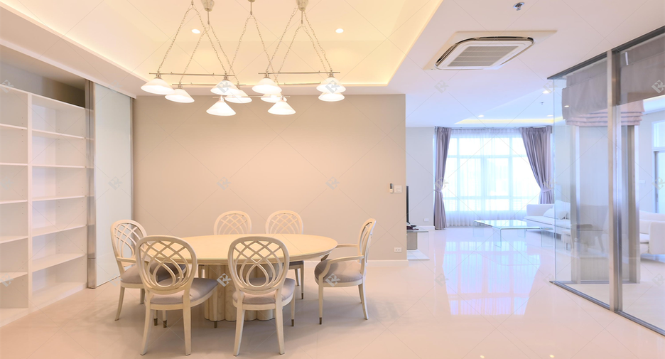 For rent 2 bedrooms condo in Pathum Wan, Bangkok