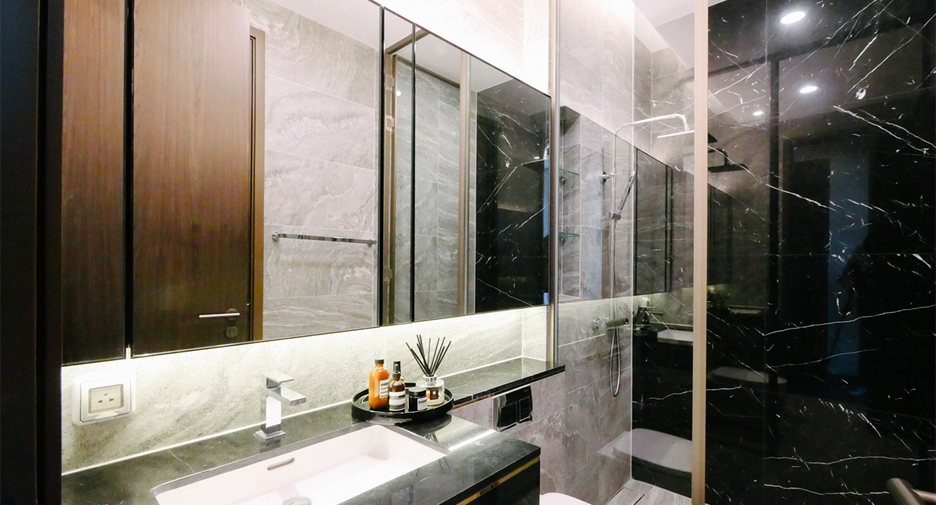 For rent 3 bedrooms condo in Khlong Toei, Bangkok