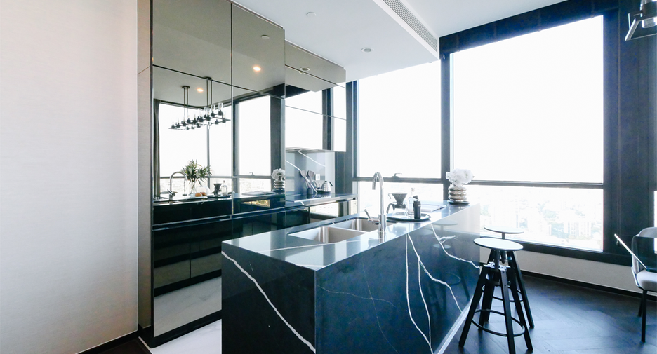 For rent 3 bedrooms condo in Khlong Toei, Bangkok