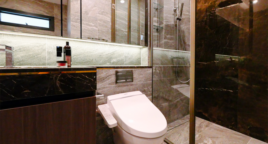 For rent 3 bedrooms condo in Khlong Toei, Bangkok
