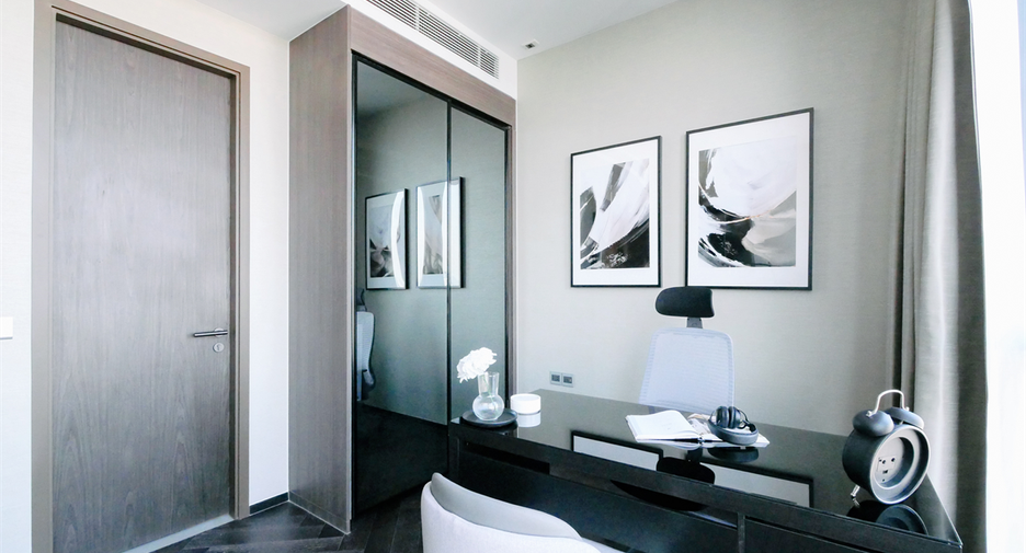 For rent 3 bedrooms condo in Khlong Toei, Bangkok