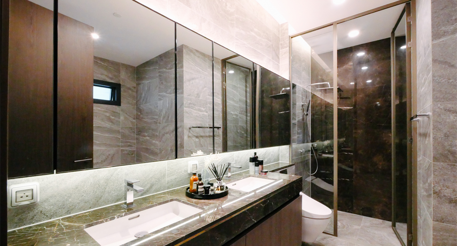 For rent 3 bedrooms condo in Khlong Toei, Bangkok