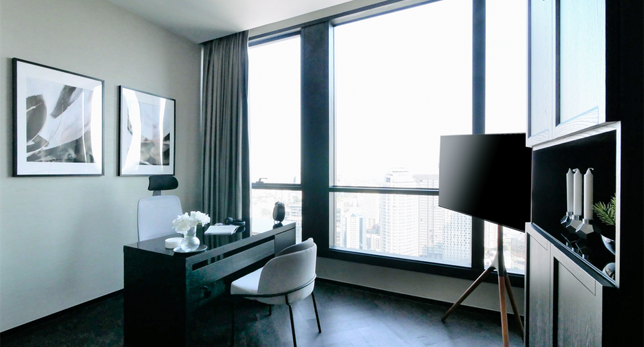 For rent 3 bedrooms condo in Khlong Toei, Bangkok