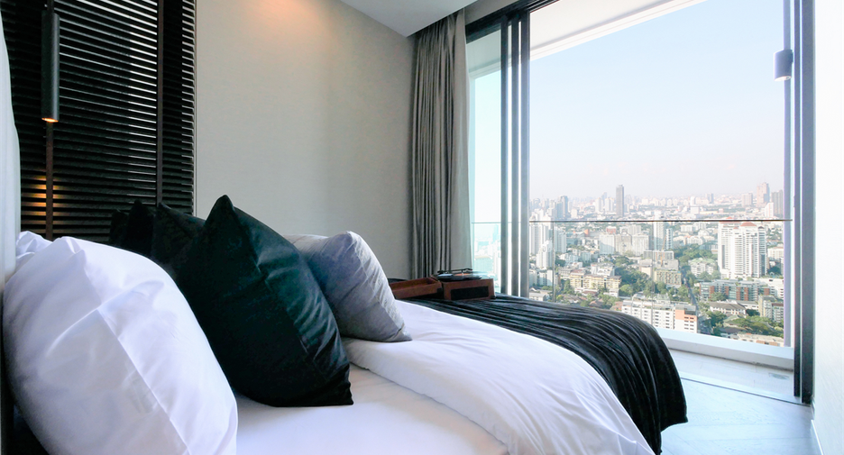 For rent 3 bedrooms condo in Khlong Toei, Bangkok