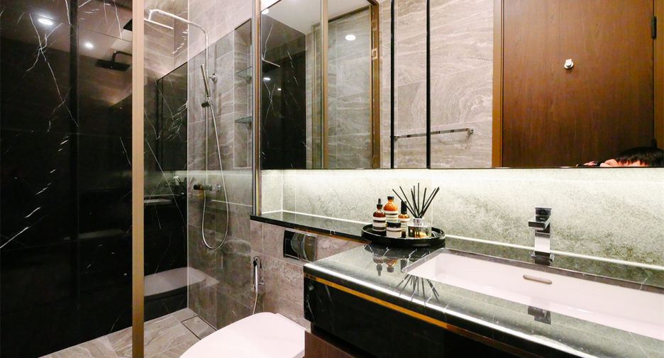For rent 3 bedrooms condo in Khlong Toei, Bangkok