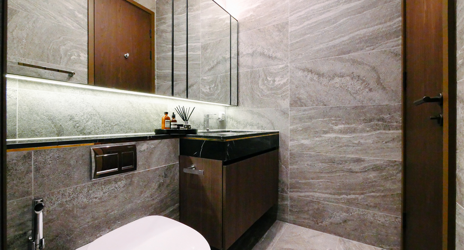 For rent 3 bedrooms condo in Khlong Toei, Bangkok