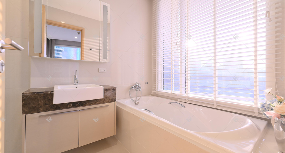 For rent 2 bedrooms condo in Khlong Toei, Bangkok