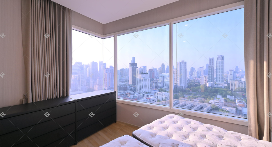 For rent 2 bedrooms condo in Khlong Toei, Bangkok