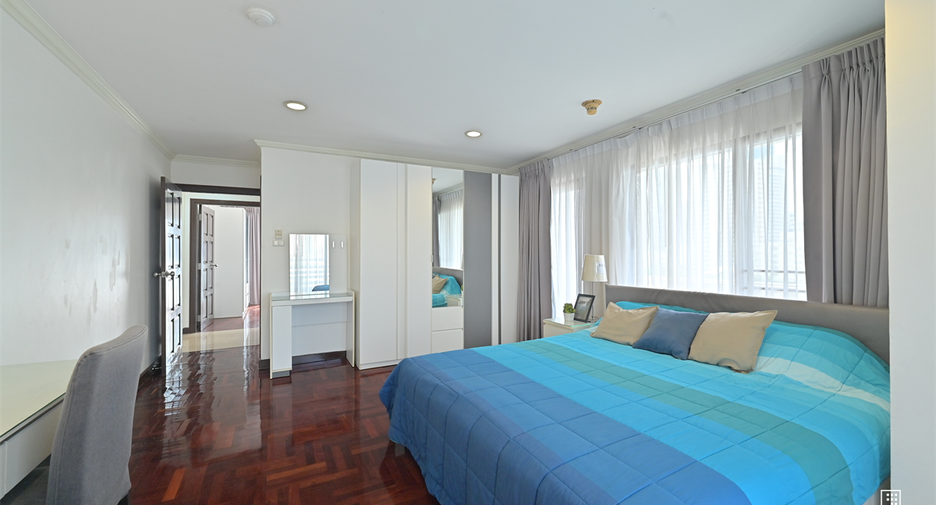 For rent 3 bedrooms condo in Watthana, Bangkok