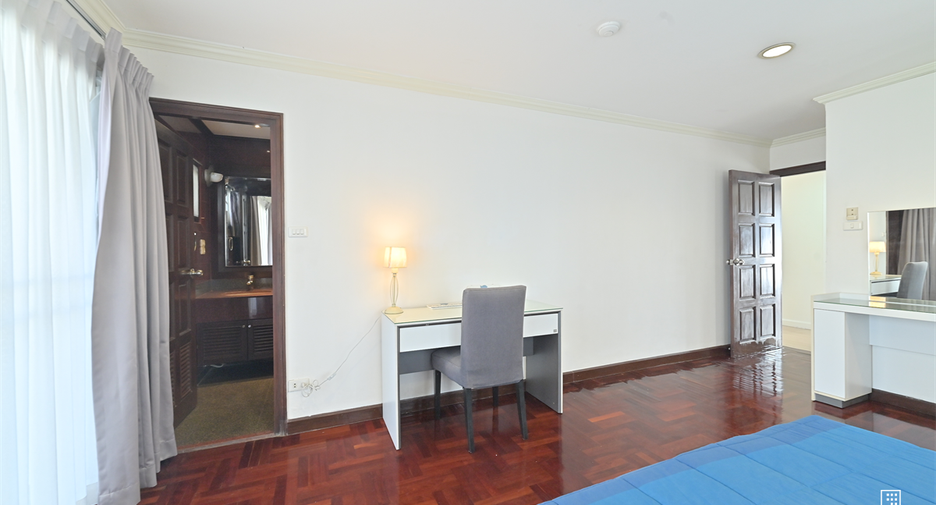For rent 3 bedrooms condo in Watthana, Bangkok