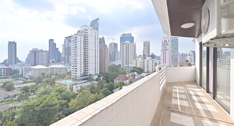 For rent 3 bedrooms condo in Watthana, Bangkok