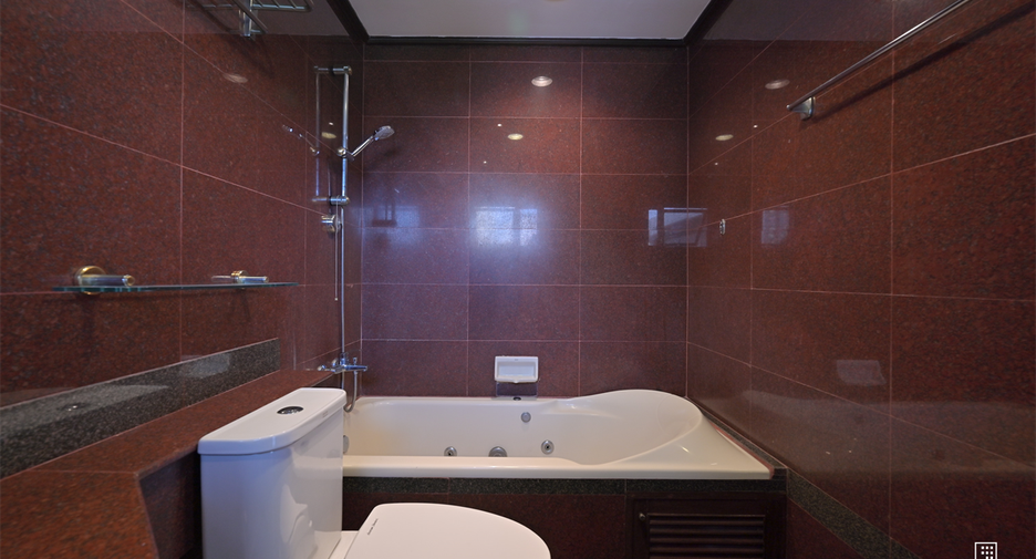 For rent 3 bedrooms condo in Watthana, Bangkok