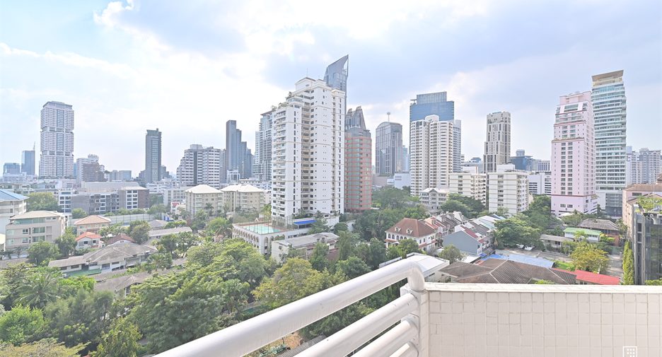 For rent 3 bedrooms condo in Watthana, Bangkok