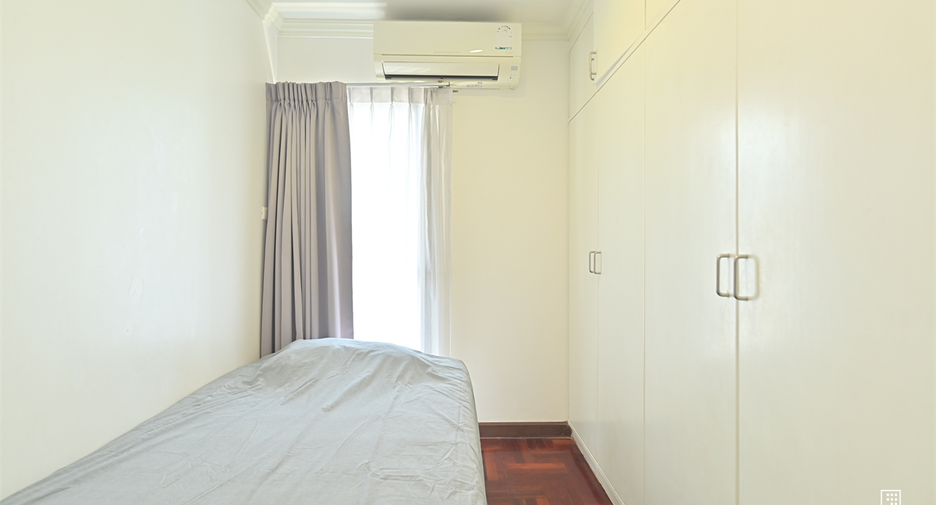 For rent 3 bedrooms condo in Watthana, Bangkok