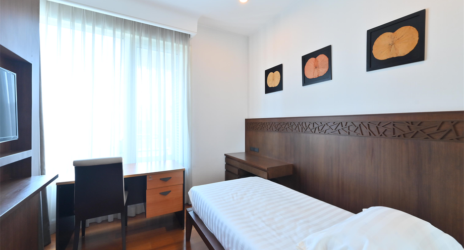 For rent 2 bedrooms condo in Pathum Wan, Bangkok