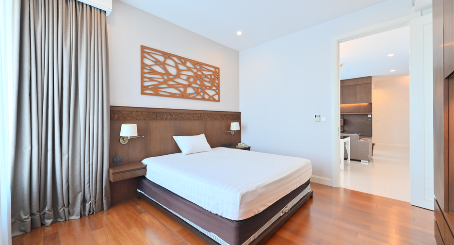 For rent 2 bedrooms condo in Pathum Wan, Bangkok