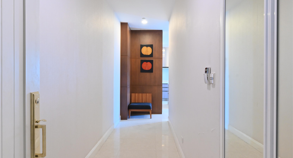 For rent 2 bedrooms condo in Pathum Wan, Bangkok