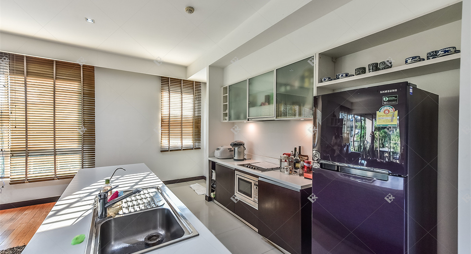 For rent 3 bedrooms condo in Yan Nawa, Bangkok