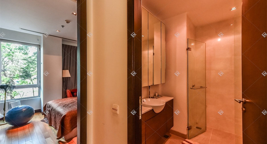 For rent 3 bedrooms condo in Yan Nawa, Bangkok