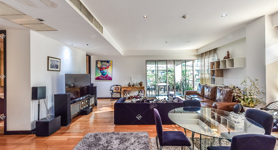 For rent 3 bedrooms condo in Yan Nawa, Bangkok
