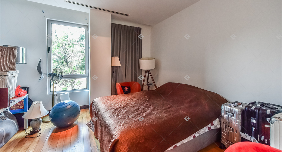 For rent 3 bedrooms condo in Yan Nawa, Bangkok