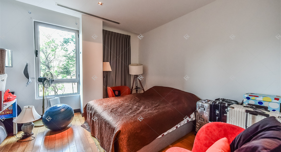 For rent 3 bedrooms condo in Yan Nawa, Bangkok