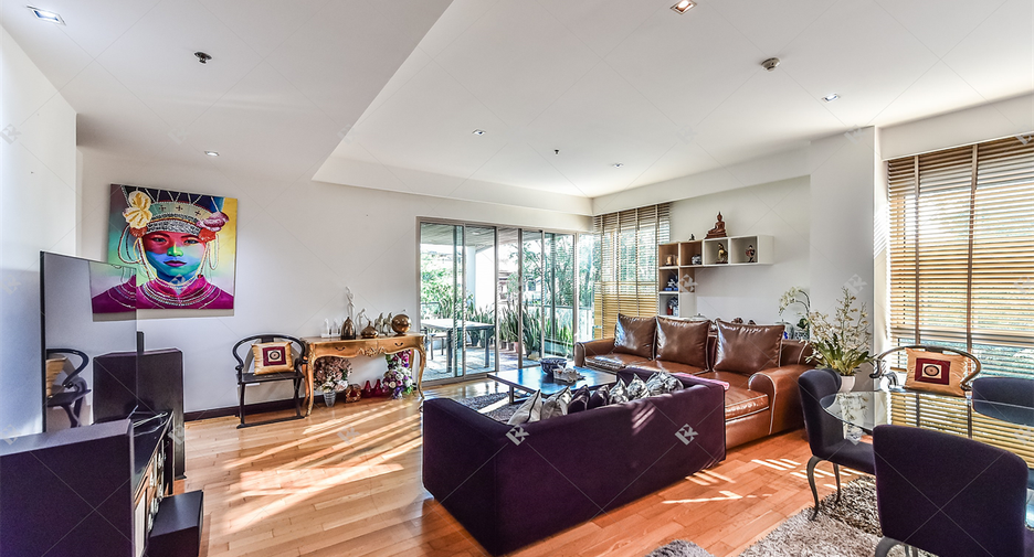 For rent 3 bedrooms condo in Yan Nawa, Bangkok