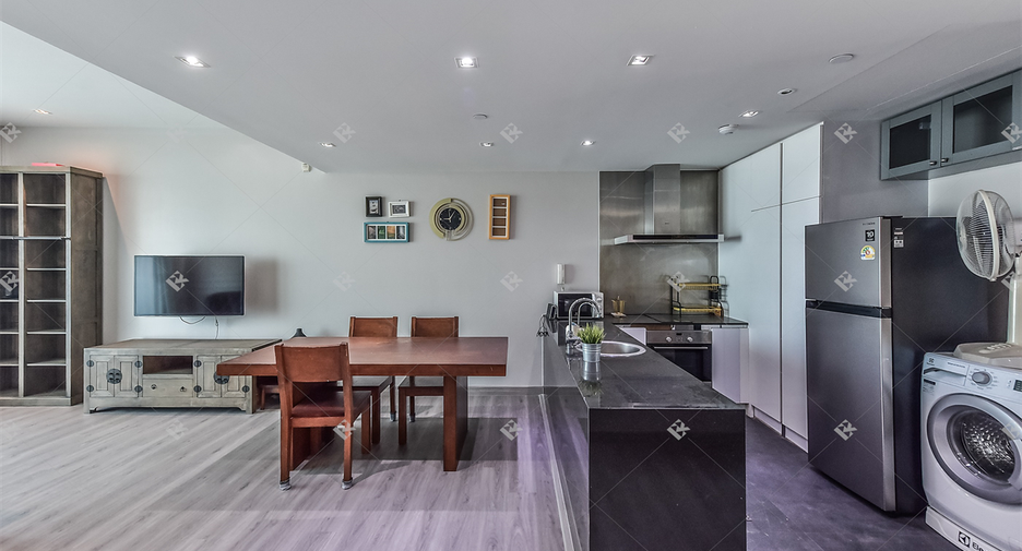 Wohnung zur Miete mit 2 Zimmer in Yan Nawa, Bangkok