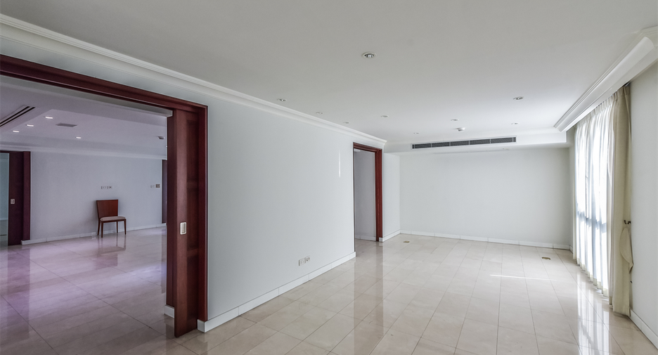 Condo en alquiler de 4 habitaciones en Pathum Wan, Bangkok